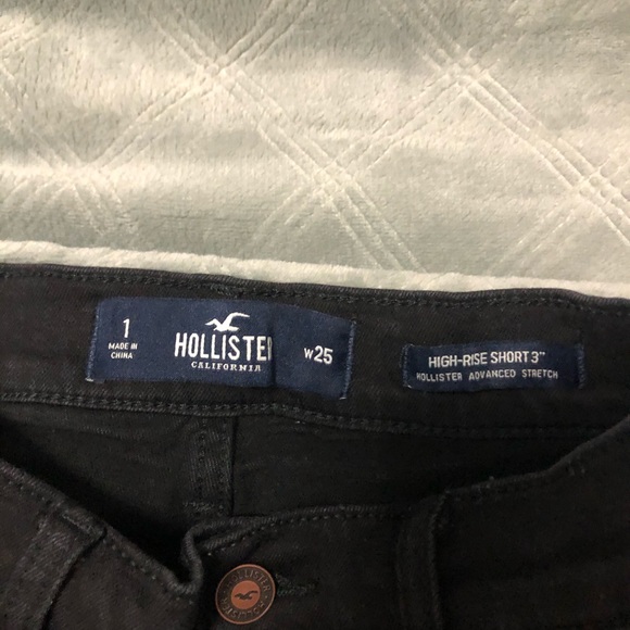 Hollister California high waisted 3” denim shorts - Picture 2 of 3